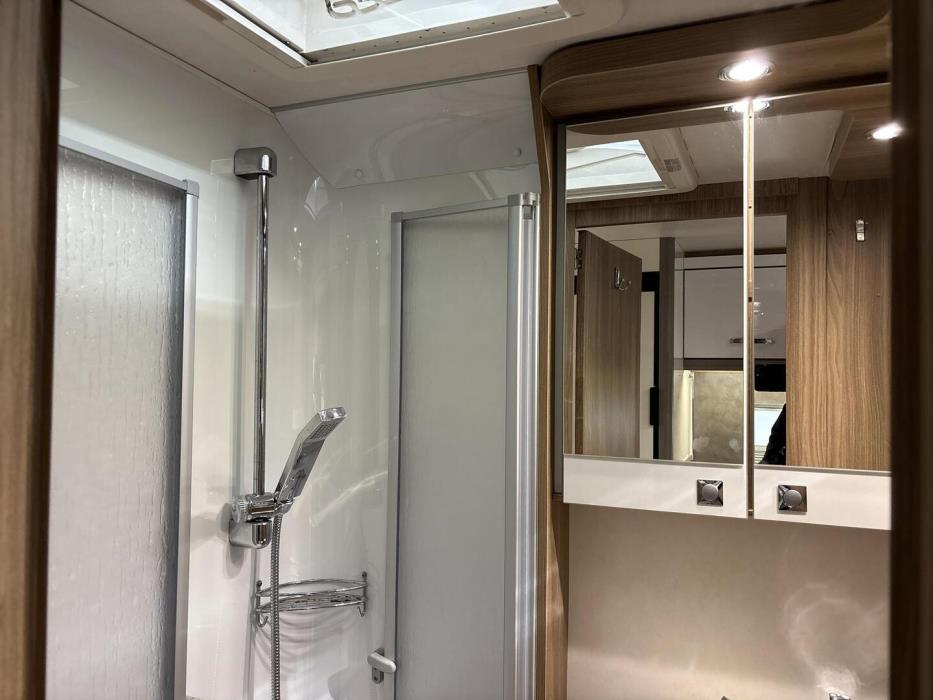 BÜRSTNER Aviano I 6903 2016