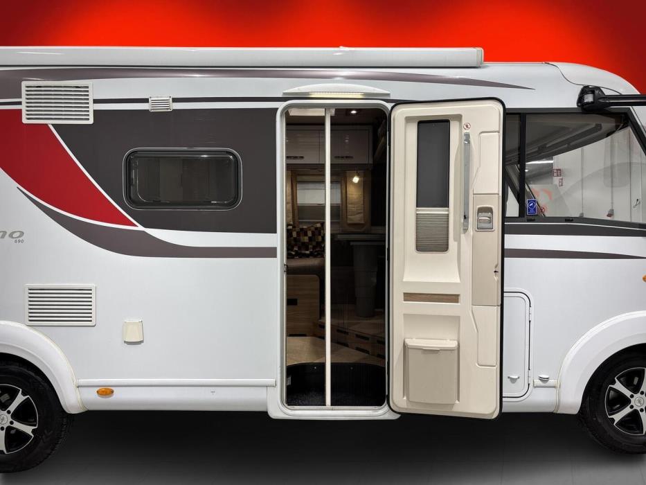 BÜRSTNER Aviano I 6903 2016