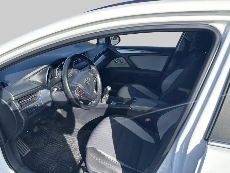 TOYOTA Avensis 2016