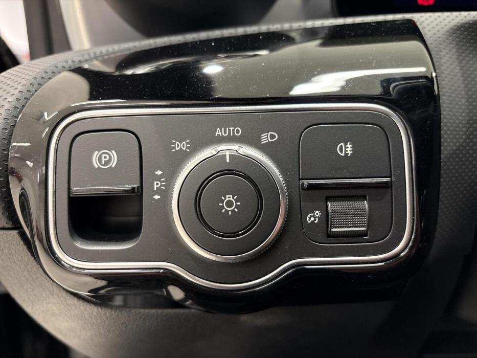 MERCEDES-BENZ CLA 2023