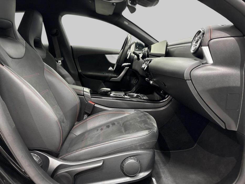 MERCEDES-BENZ CLA 2023