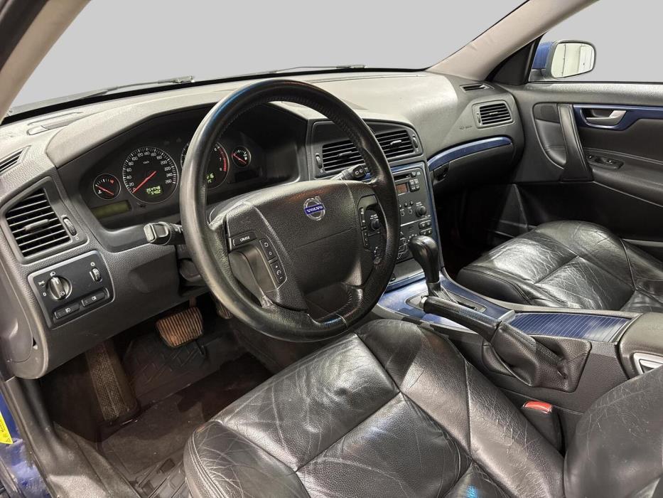 VOLVO V70 2005