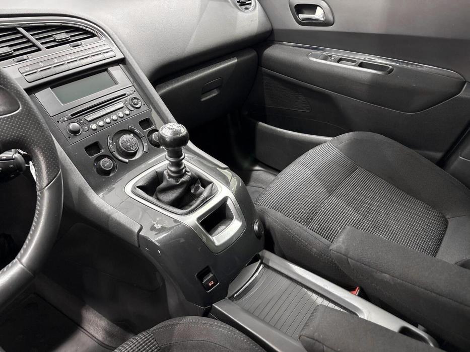 PEUGEOT 5008 2010