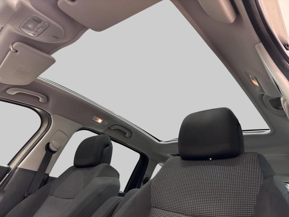 PEUGEOT 5008 2010