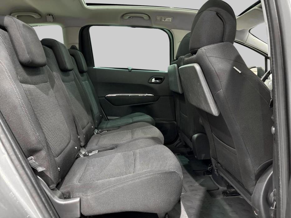 PEUGEOT 5008 2010