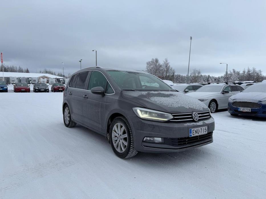 VOLKSWAGEN Touran 2016