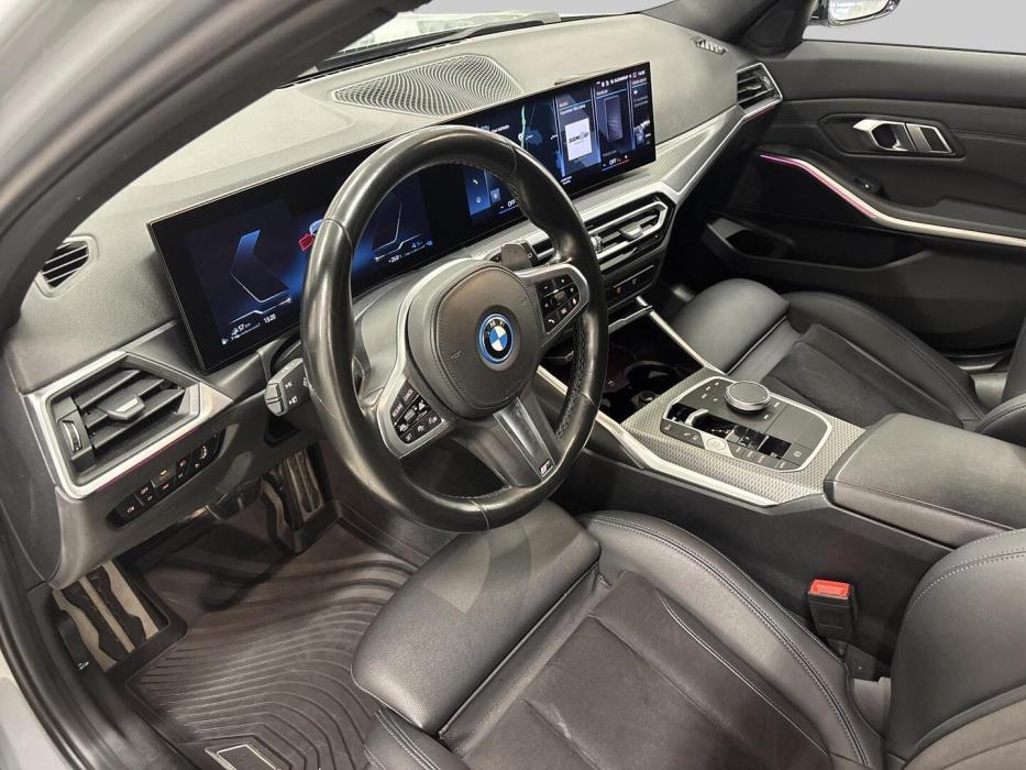 BMW 330 2023
