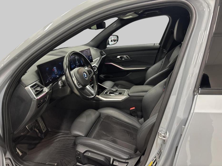 BMW 330 2023