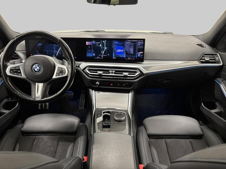 BMW 330 2023