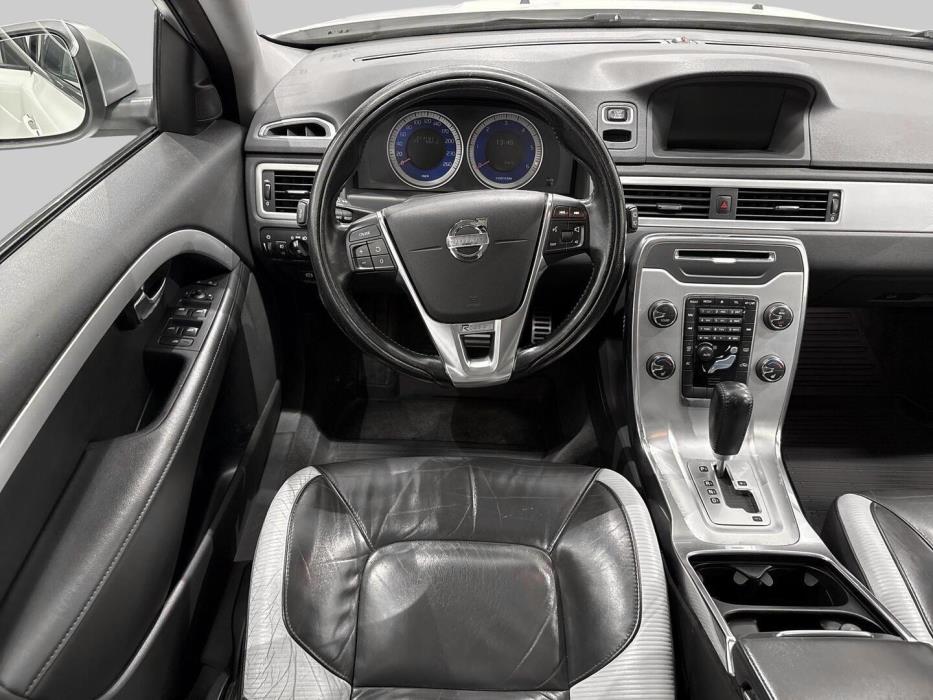 VOLVO V70 2012