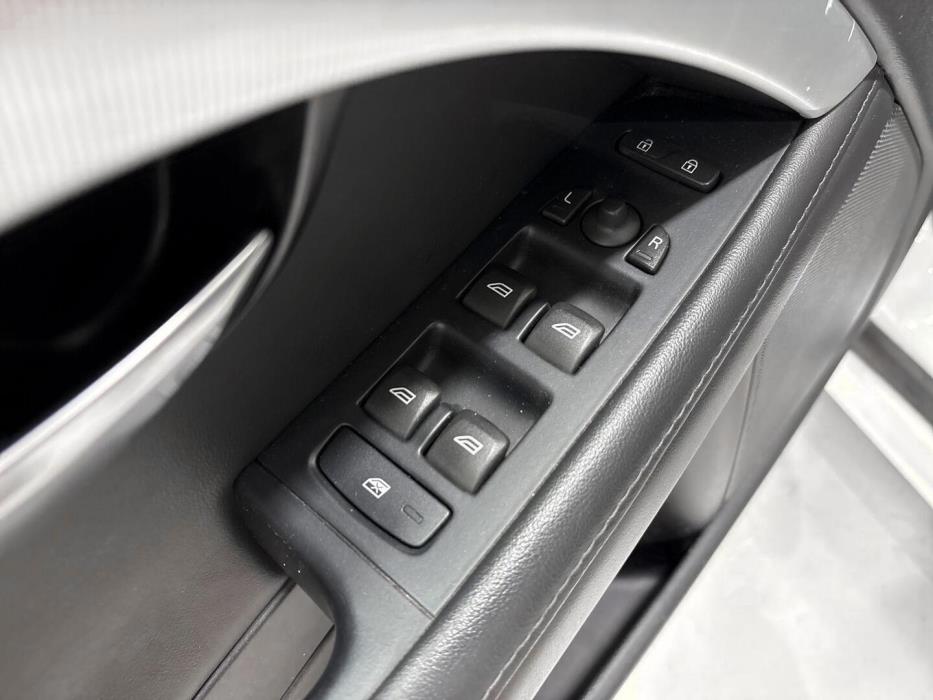 VOLVO V70 2012