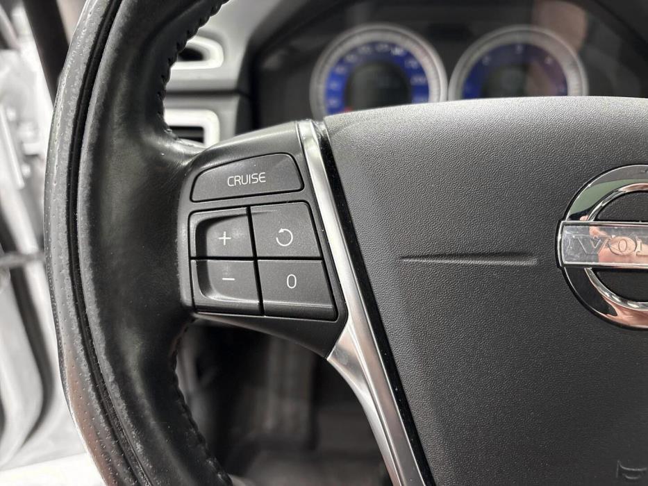 VOLVO V70 2012