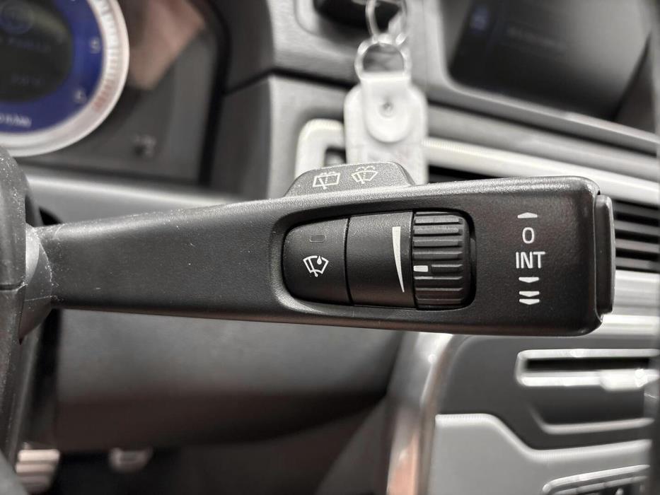 VOLVO V70 2012