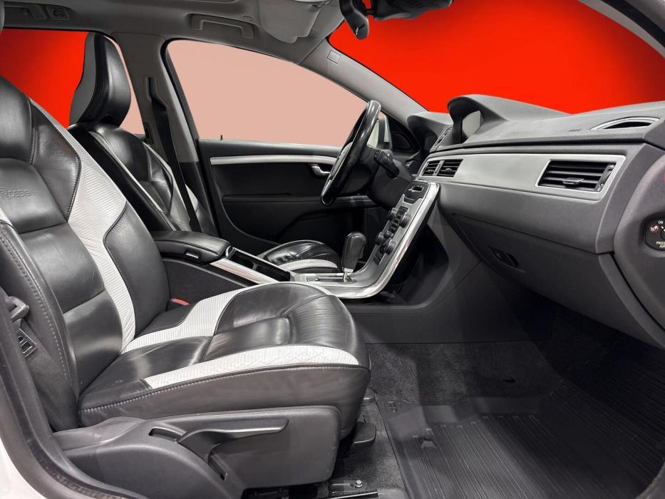 VOLVO V70 2012