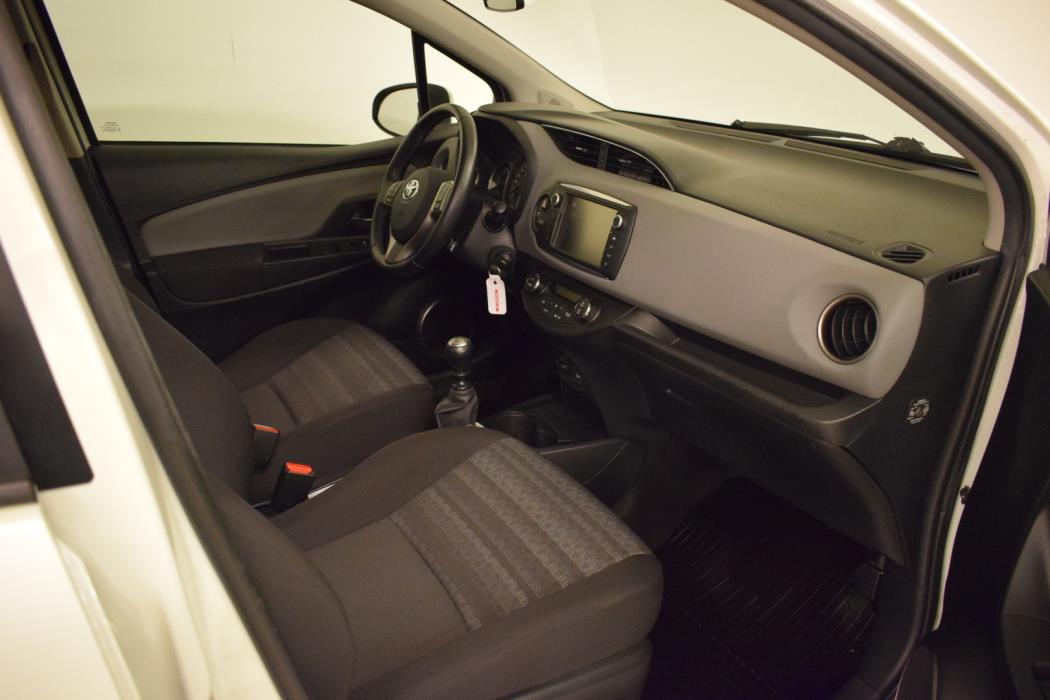 TOYOTA Yaris 2016