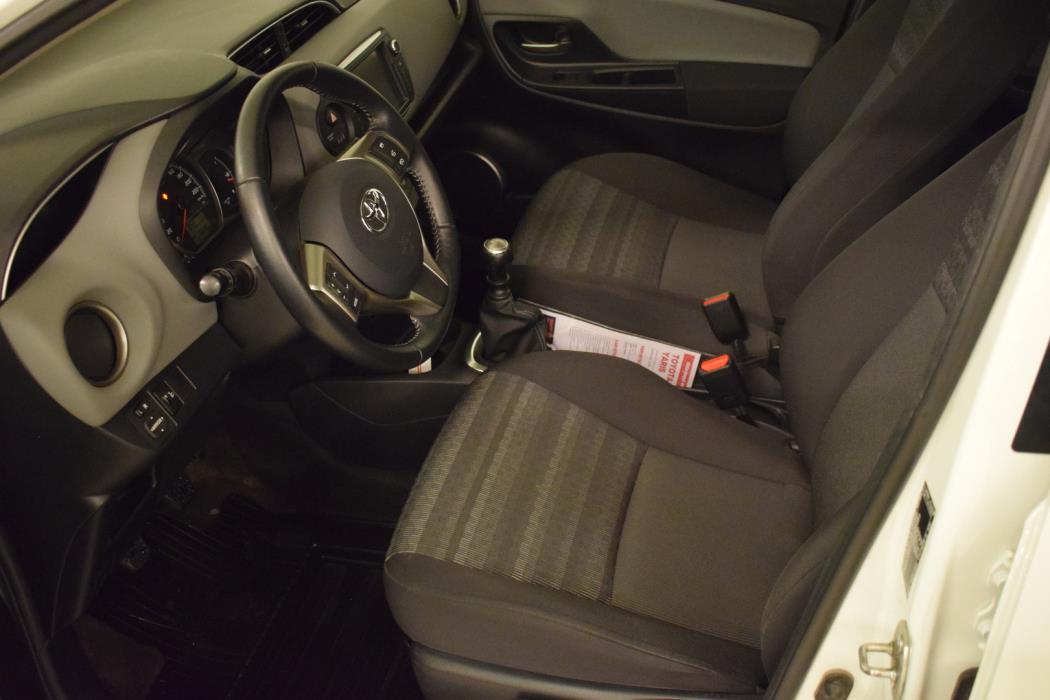 TOYOTA Yaris 2016