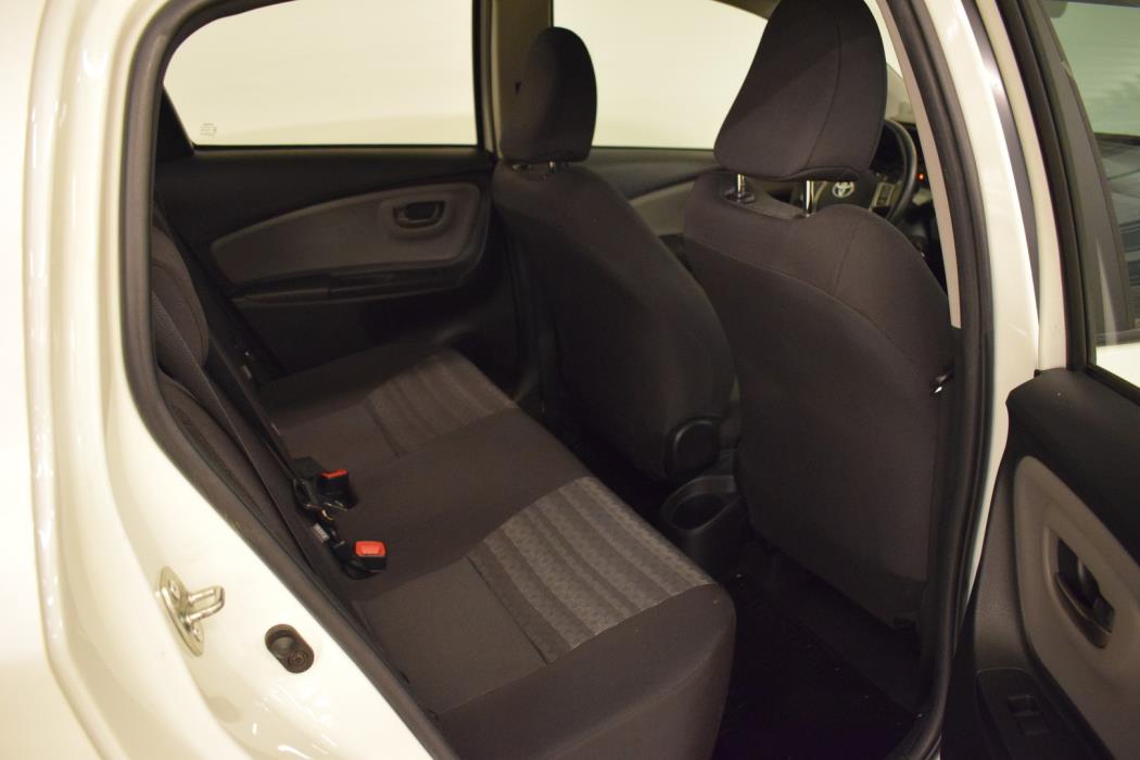 TOYOTA Yaris 2016