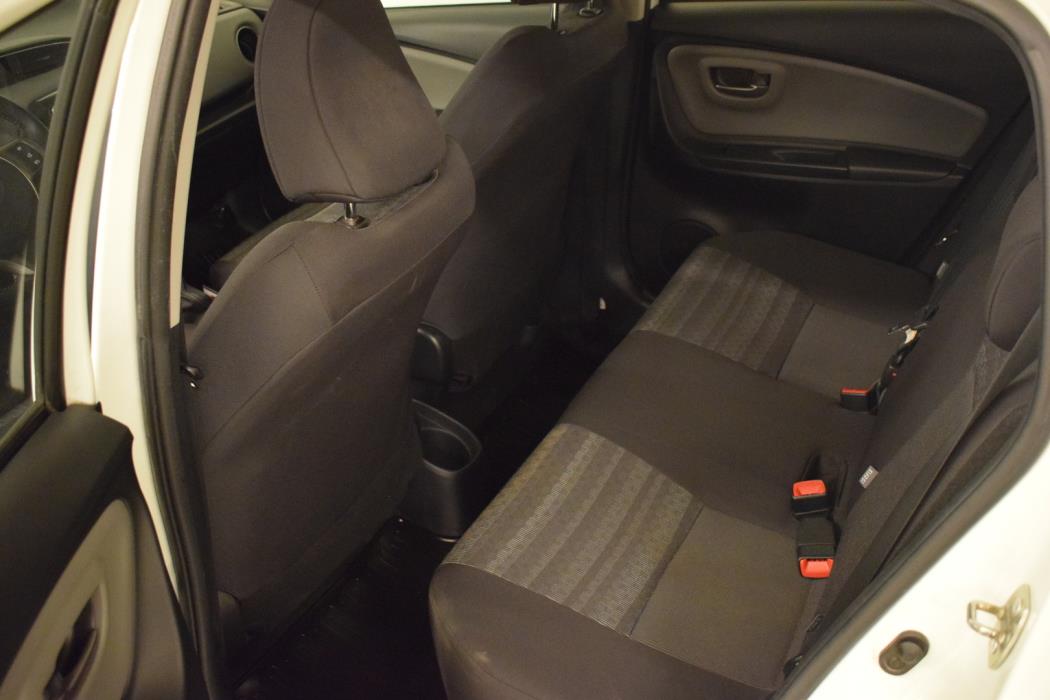 TOYOTA Yaris 2016