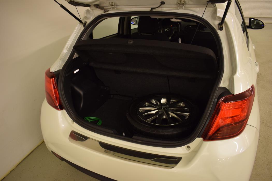 TOYOTA Yaris 2016