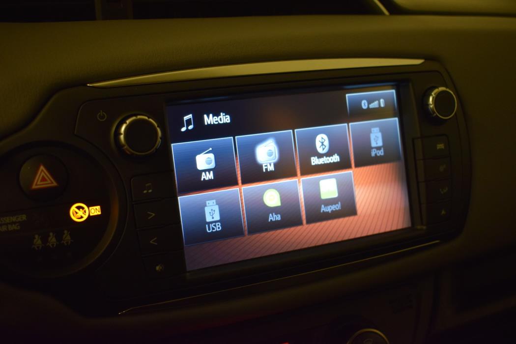 TOYOTA Yaris 2016