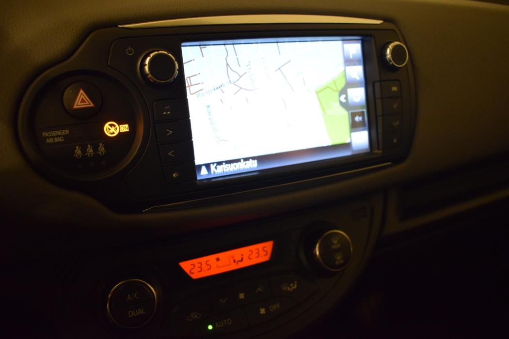 TOYOTA Yaris 2016