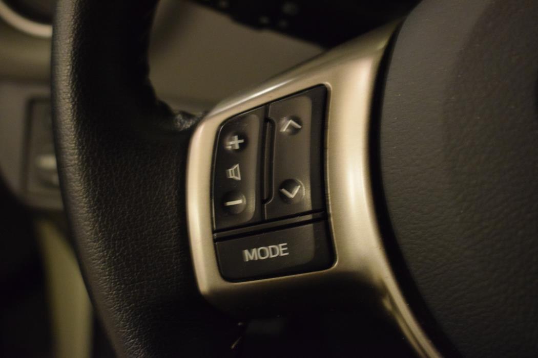 TOYOTA Yaris 2016