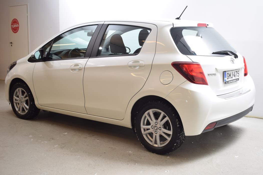 TOYOTA Yaris 2016