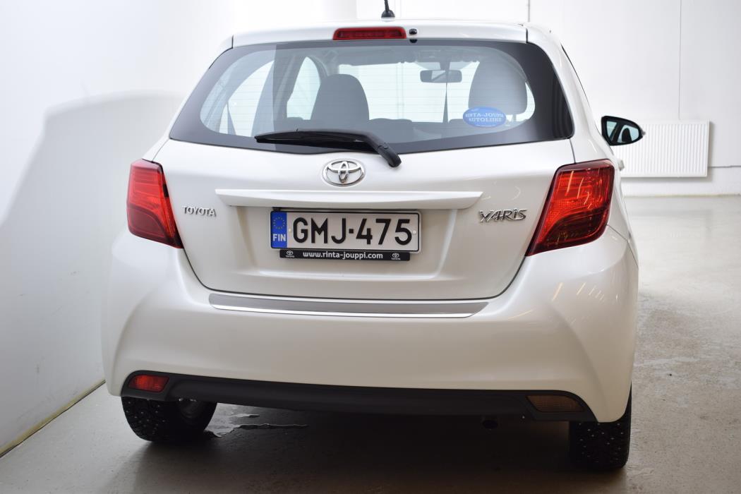 TOYOTA Yaris 2016