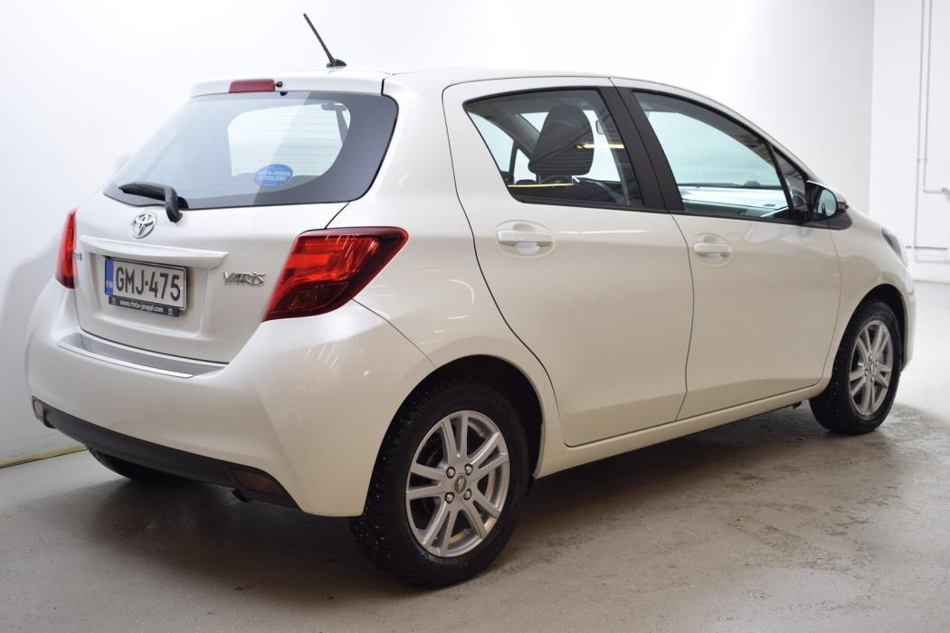 TOYOTA Yaris 2016