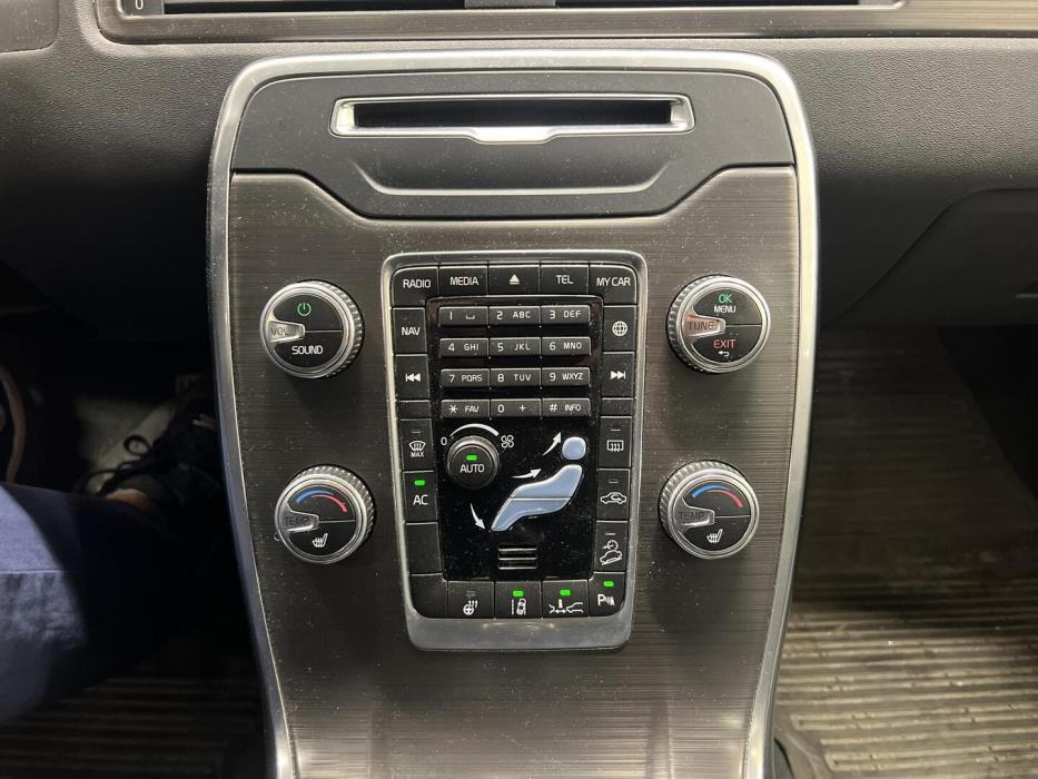 VOLVO XC70 2015