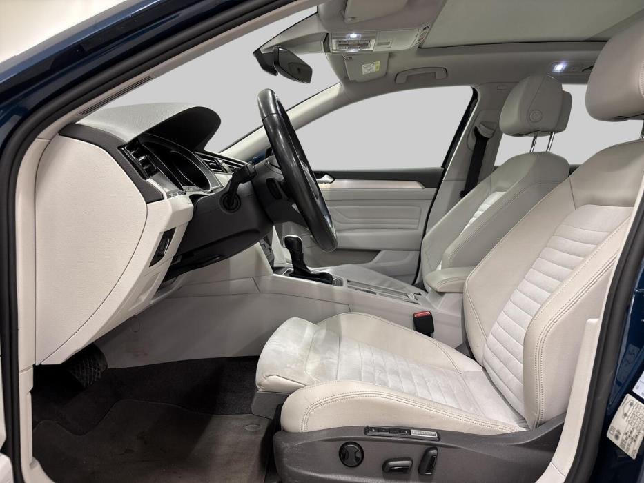 VOLKSWAGEN Passat 2022