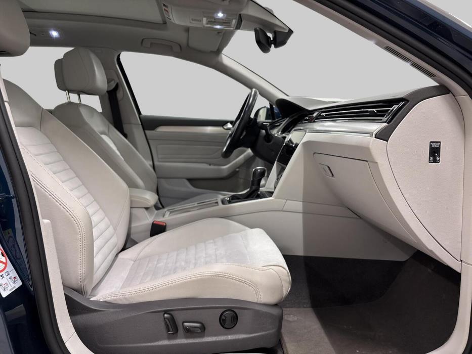 VOLKSWAGEN Passat 2022