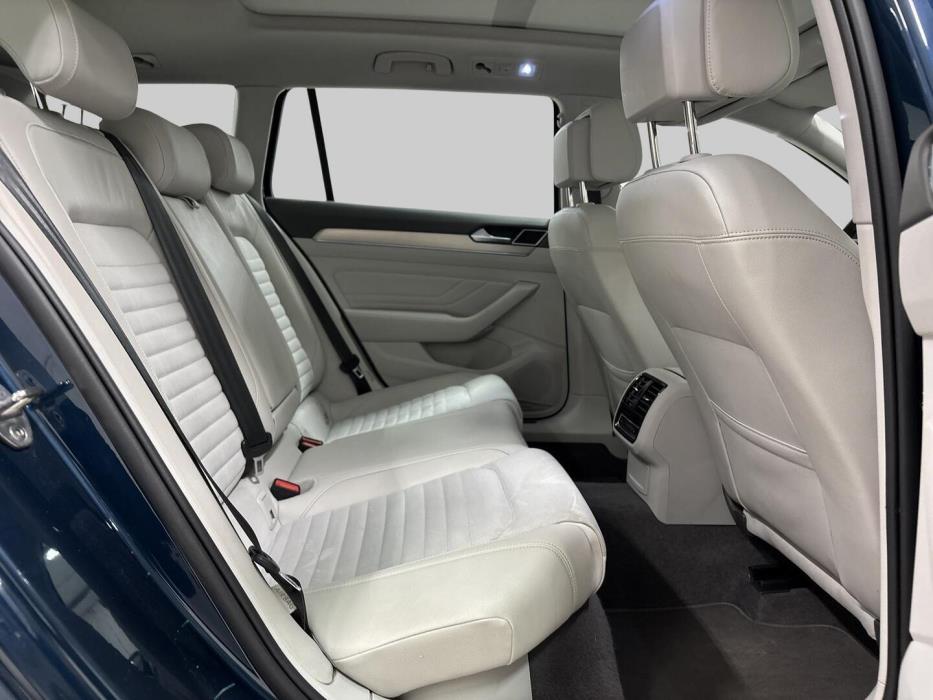 VOLKSWAGEN Passat 2022