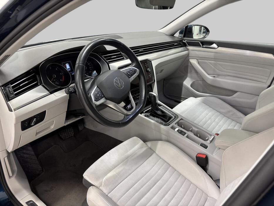 VOLKSWAGEN Passat 2022