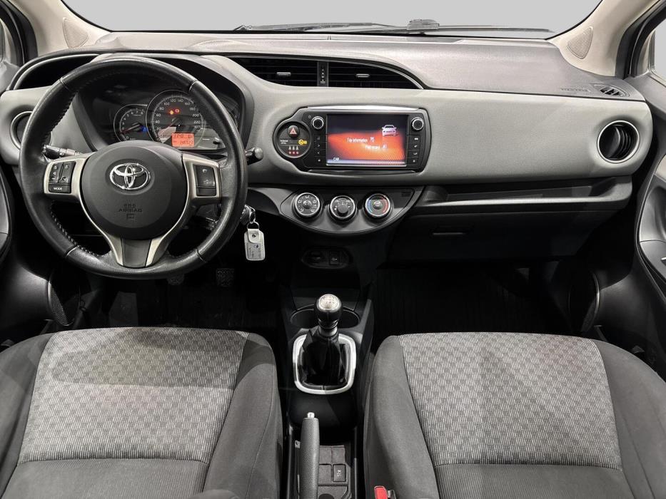 TOYOTA Yaris 2015