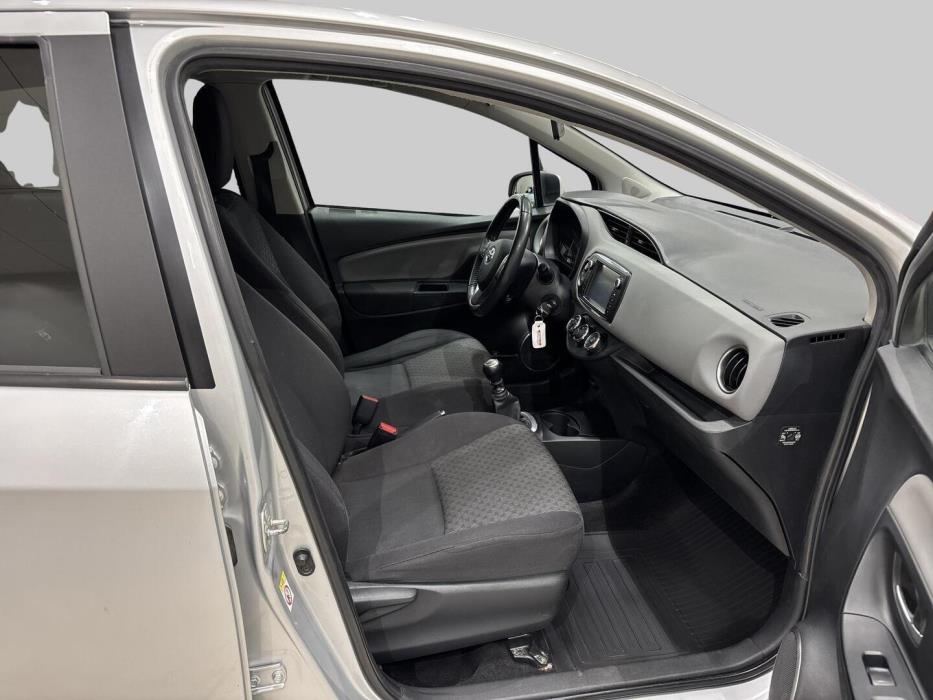 TOYOTA Yaris 2015