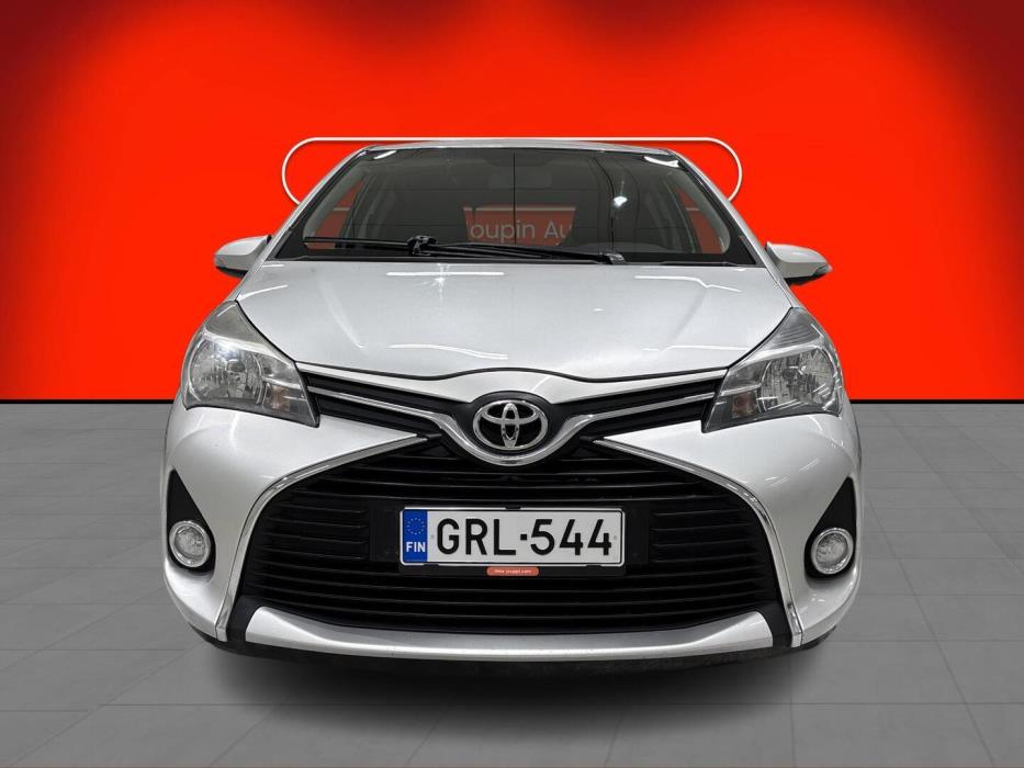 TOYOTA Yaris 2015