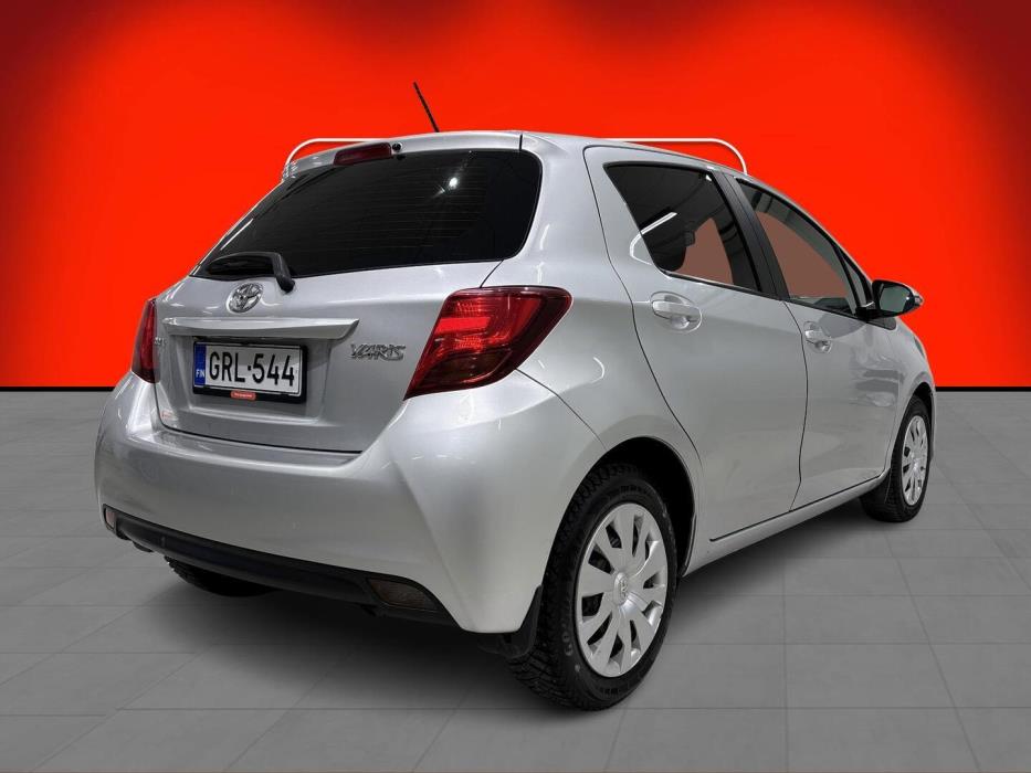TOYOTA Yaris 2015