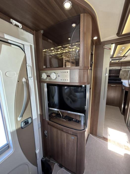 BÜRSTNER ELEGANCE I 810 2010