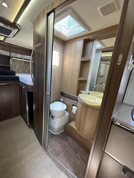 BÜRSTNER ELEGANCE I 810 2010