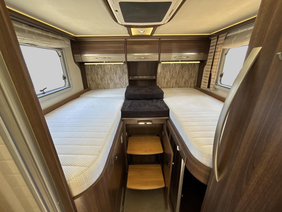 BÜRSTNER ELEGANCE I 810 2010