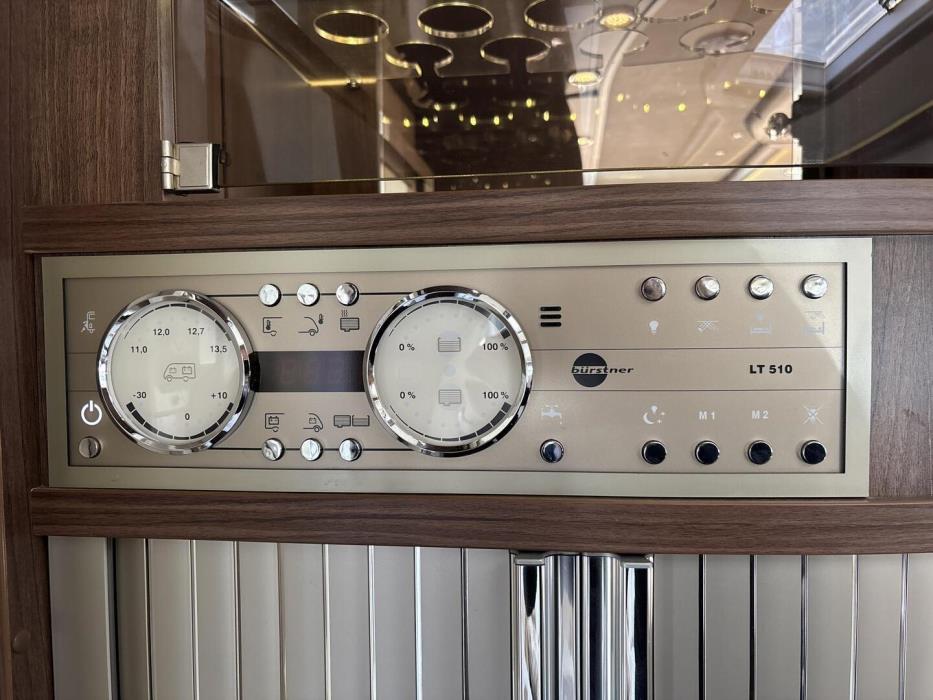 BÜRSTNER ELEGANCE I 810 2010