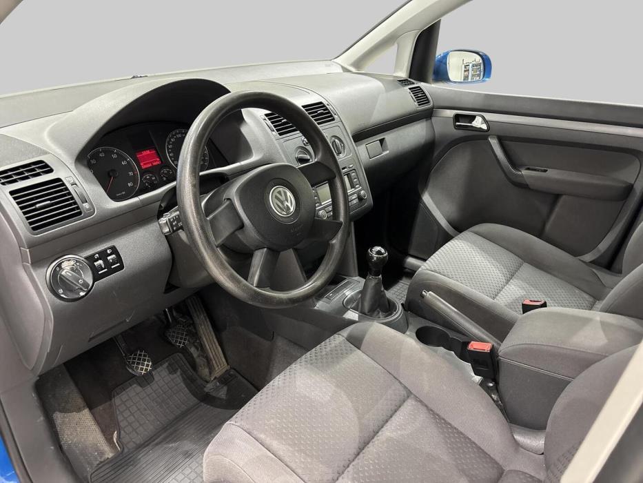 VOLKSWAGEN Touran 2004