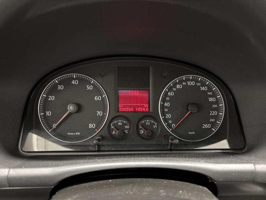 VOLKSWAGEN Touran 2004