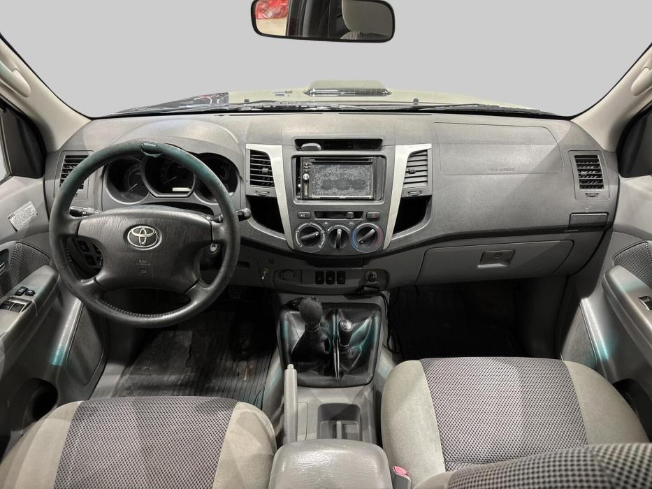 TOYOTA Hilux 2011