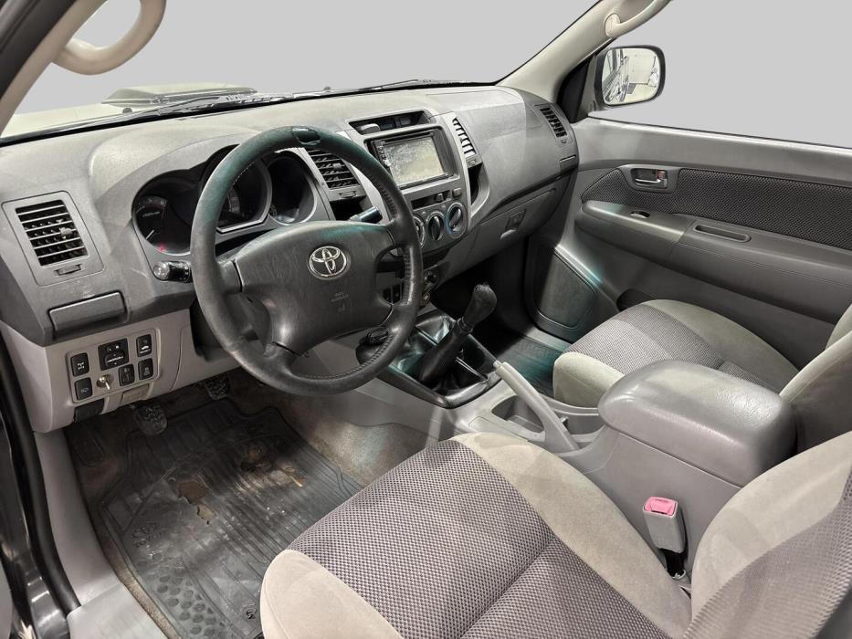 TOYOTA Hilux 2011