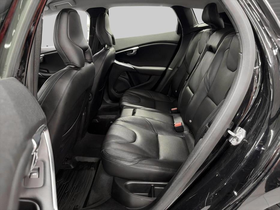 VOLVO V40 2015