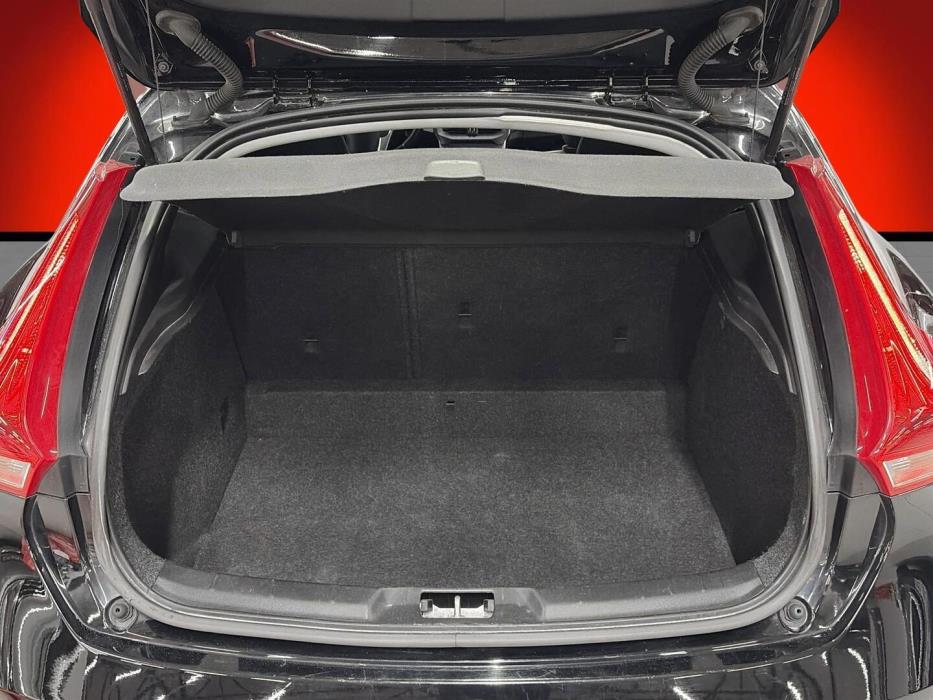 VOLVO V40 2015
