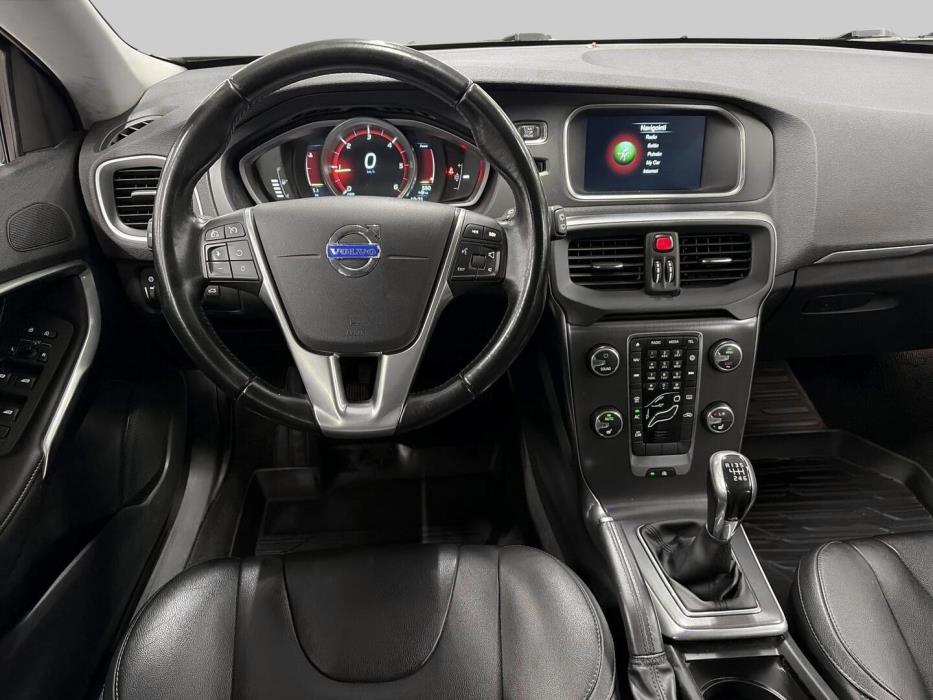 VOLVO V40 2015