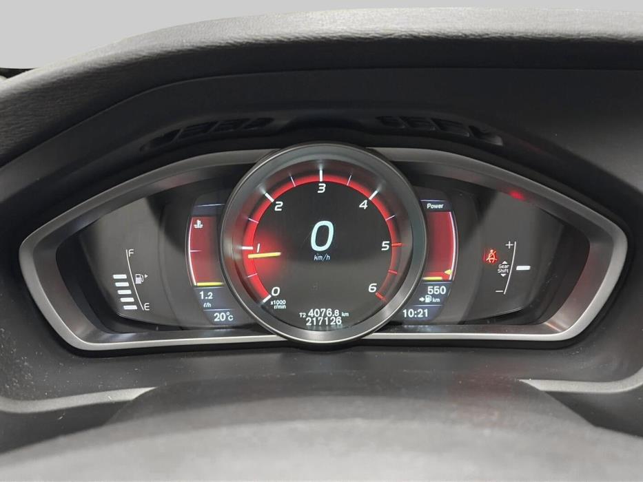 VOLVO V40 2015